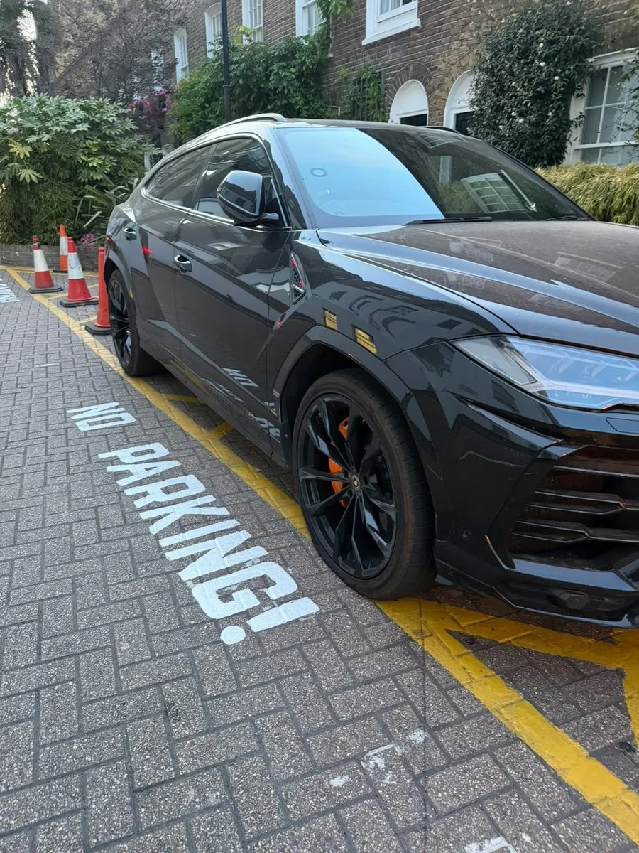 Urus, low-profile fitting on site